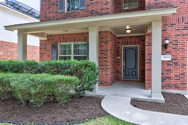Photo - 1905 Creek Crest Way
