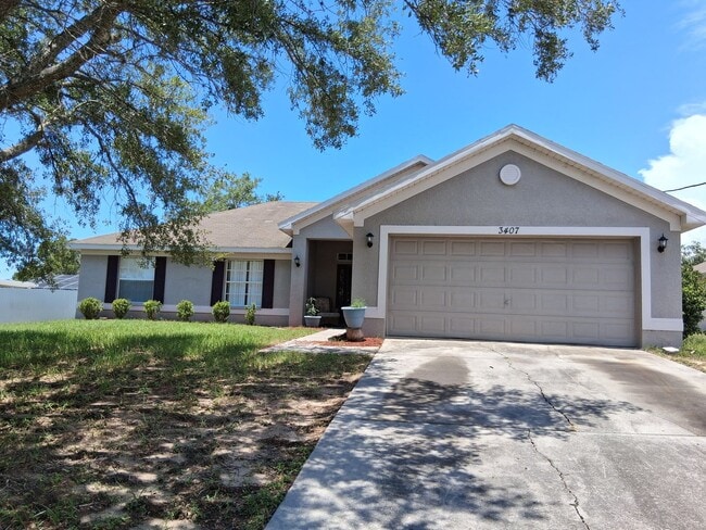 Building Photo - Large 4 bedroom 2 bath House