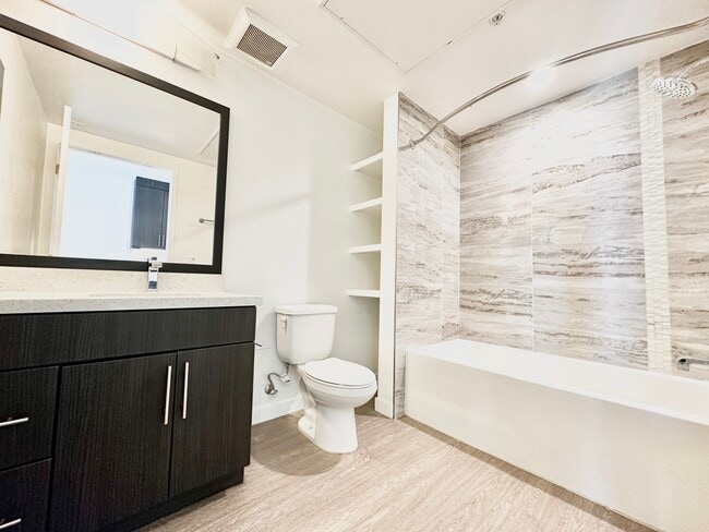 Photo - 11407 Chandler Blvd Unidad 507