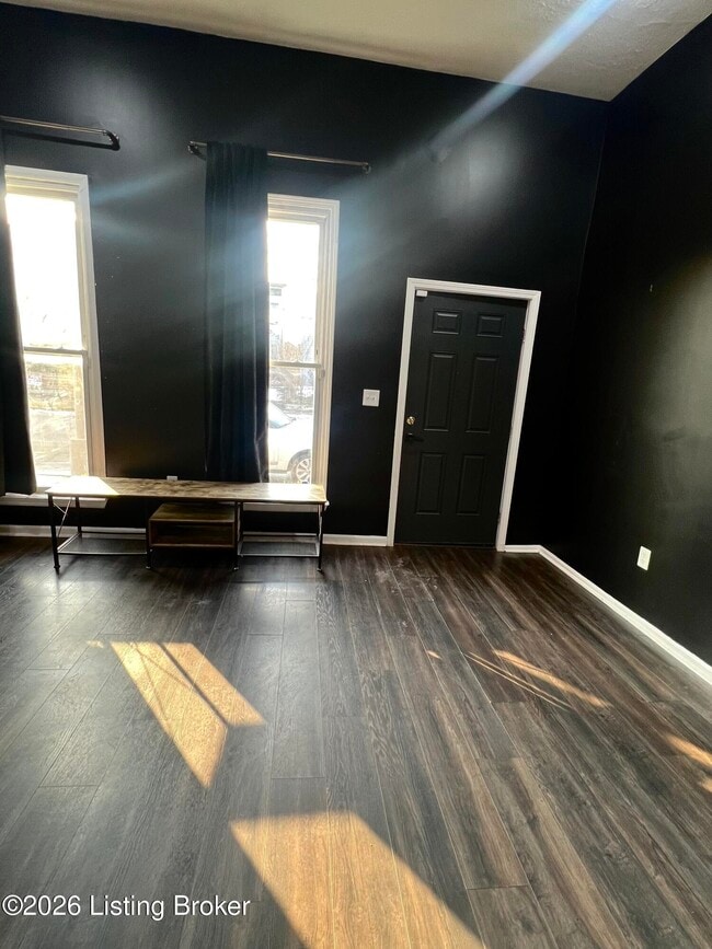 Photo - 1107 Logan St