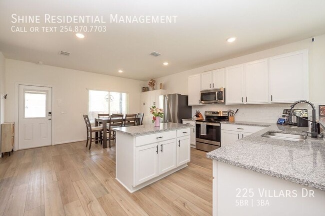 Photo - 225 Villars Dr