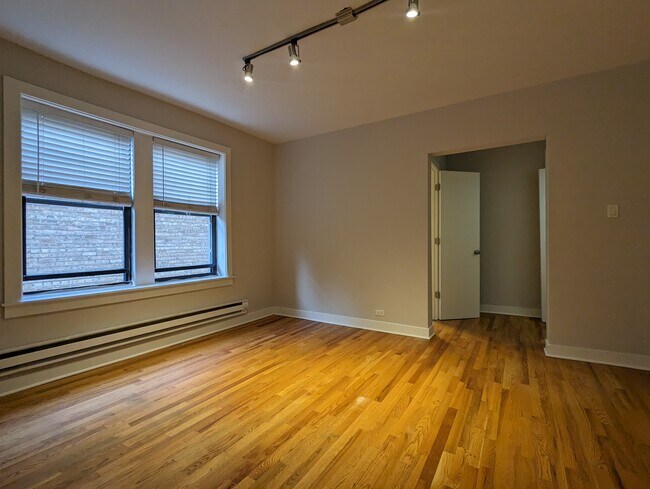 Photo - 2430 N Kedzie Blvd Unidad 205