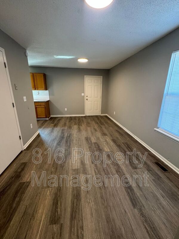 Photo - 2310-2312 Monroe Ave Unit 2310