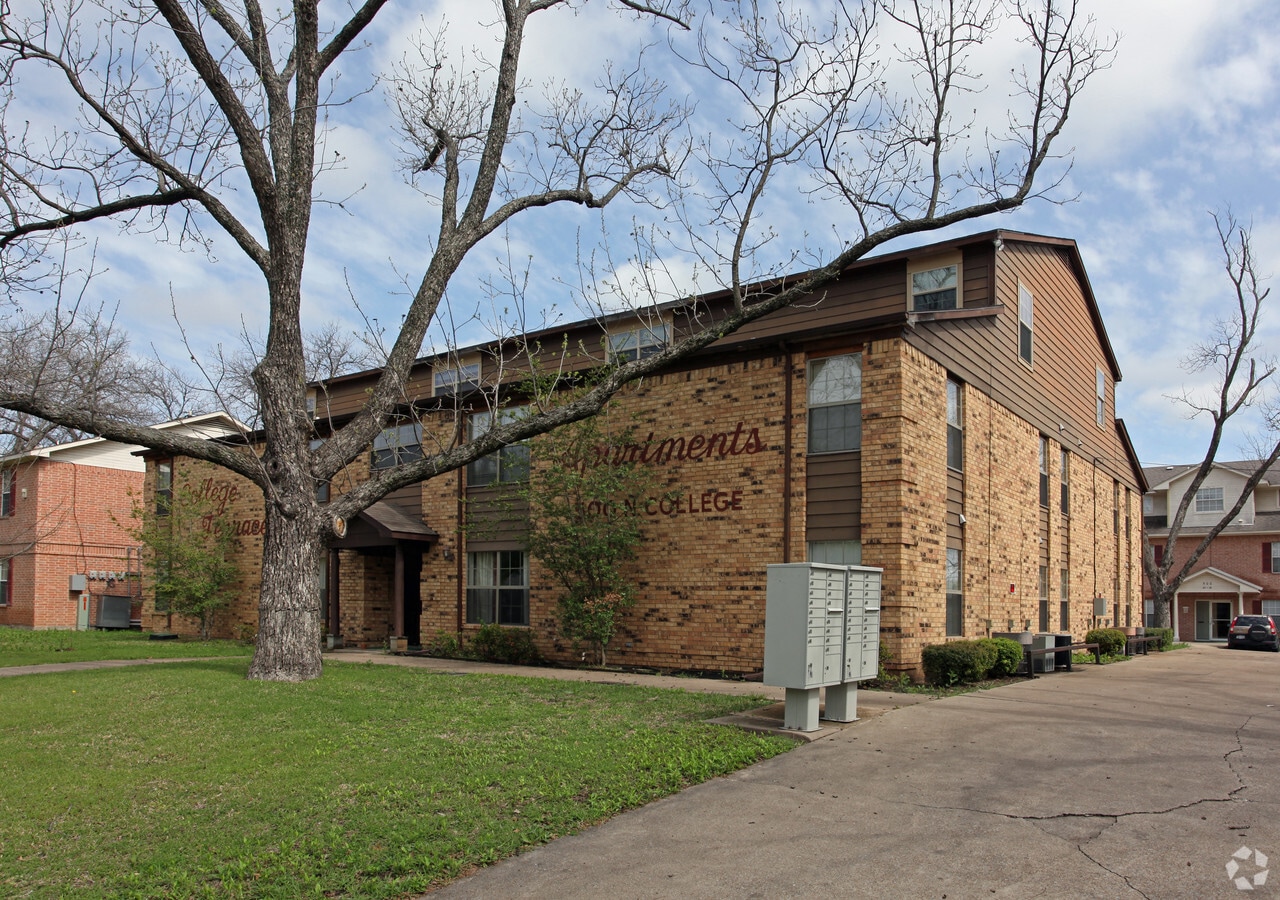 Photo - College Terrace Apartments