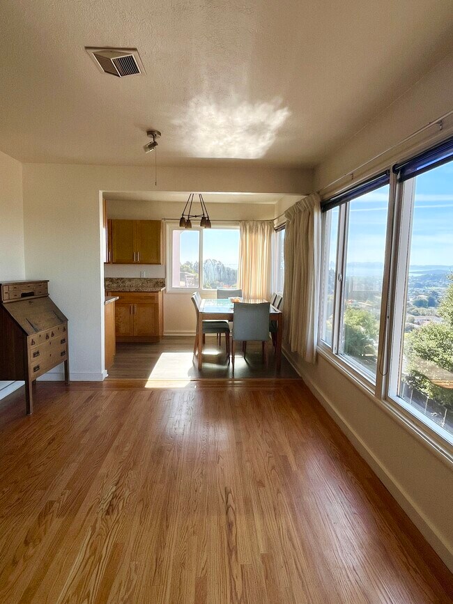 Dining Area - 2505 Mira Vista Dr Unit 2