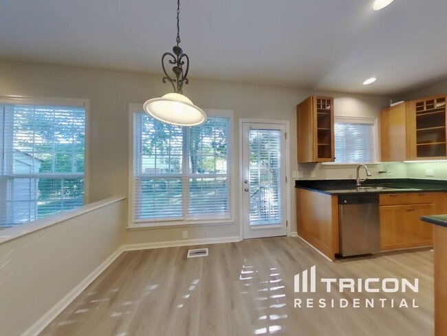 Photo - 202 Harris Ct