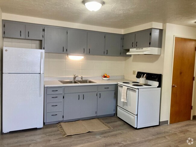 Building Photo - (CAM 12) Large 1x1 (Downtown, Close to Cam... Unit 12 Rental