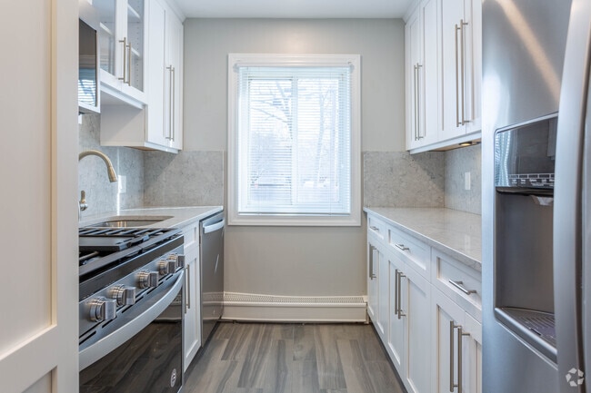 1BR,1BA -750SF - Kitchen