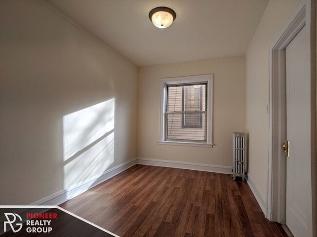 Photo - 2536 N Sawyer Ave Unidad 306