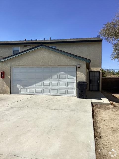 Building Photo - 2513 Desert St Rental