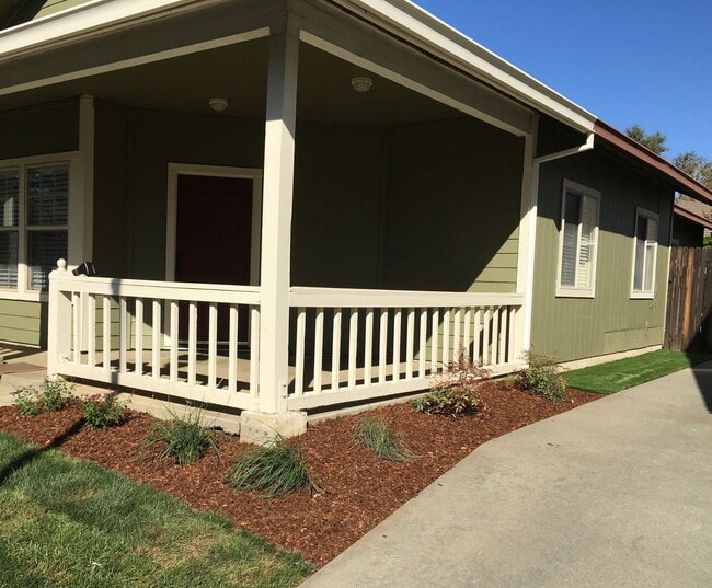 Photo - 1120 Tulip Ln