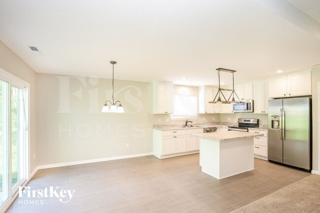 Photo - 663 Van Buren St