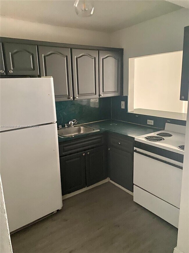 Building Photo - 1441 Lincoln Rd Unit 210 Rental