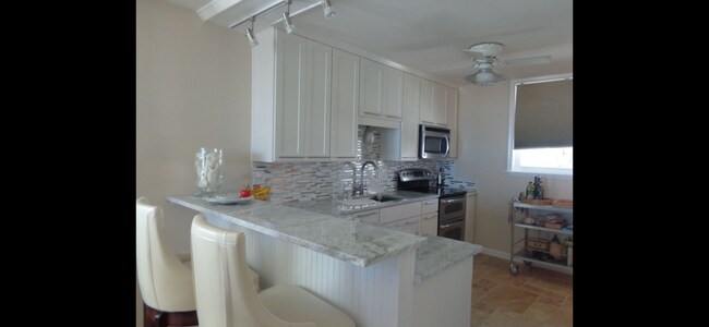 Kitchen - 2101 S Atlantic Ave