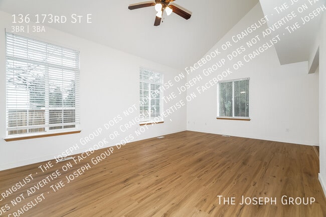 Photo - 136 173rd St E