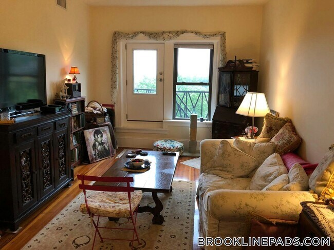 1463 Beacon St Unit 3
