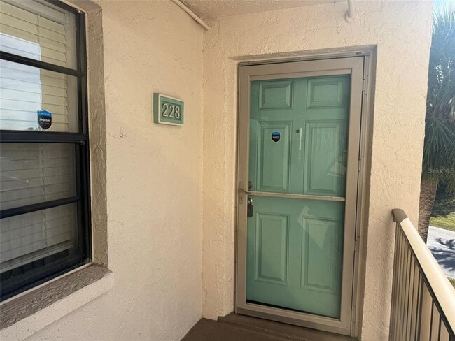 Building Photo - 175 Kings Hwy Unit B8