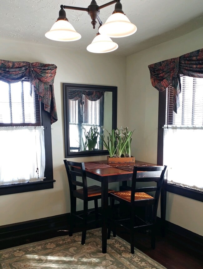 Photo - 1537 S Water St Apartments