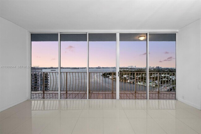 Photo - 7601 E Treasure Dr Unidad PH216