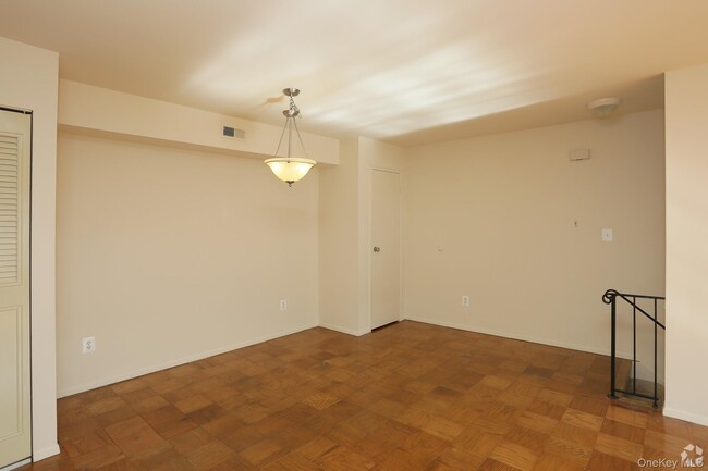 Photo - 51 Commodore Ln