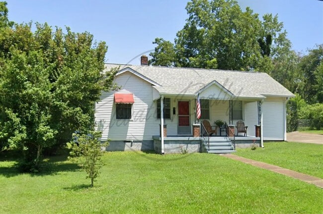 Charming 3-Bedroom Home with a Basement in... - Charming 3-Bedroom Home with a Basement in...