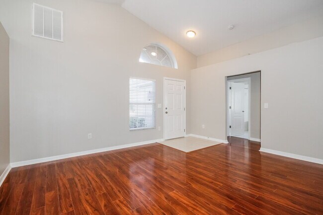 Photo - 905 15th St NE