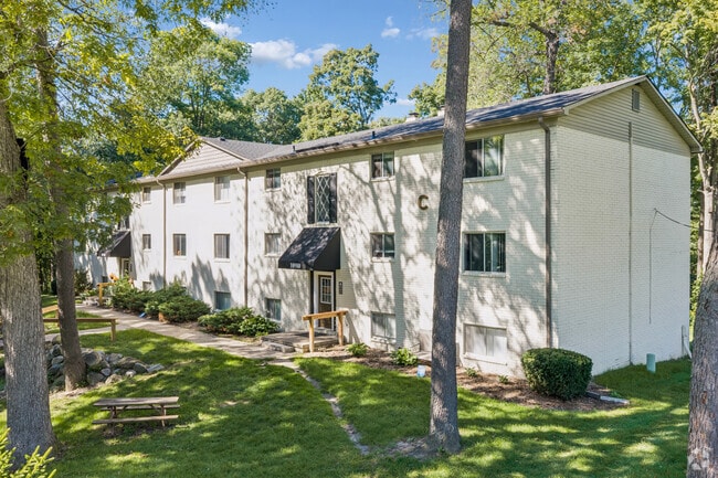 Lakeshore Hilltop Apartments