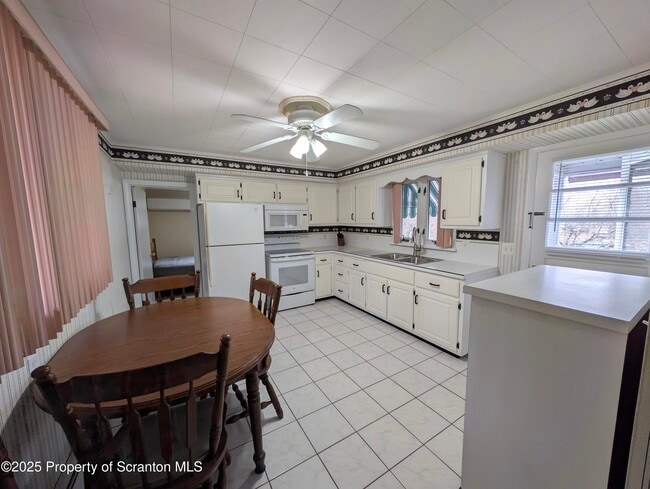 Photo - 810 Gino Merli Dr