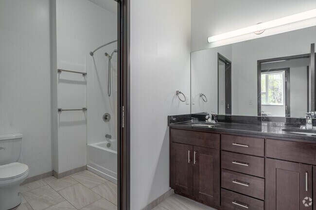2BR, 1BA - 1082SF - Creekwalk Commons