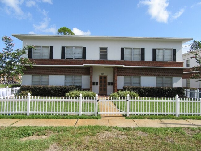 Building Photo - 807 Cherry St Unit 807 Cherry St. #3