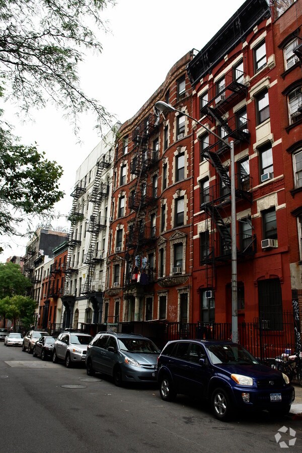 Photo - 233-235 Henry St