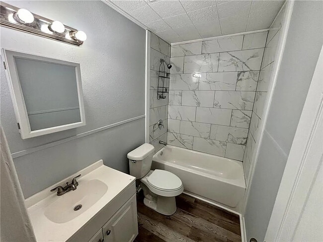 Photo - 466 Pinehill Dr