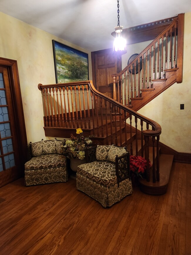 Building Photo - 420 W Sumner St