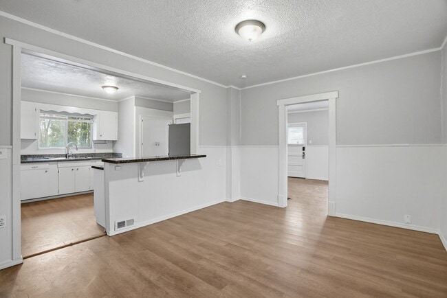 Photo - Spacious 3 Bedroom 1 Bath home in the Perry District!