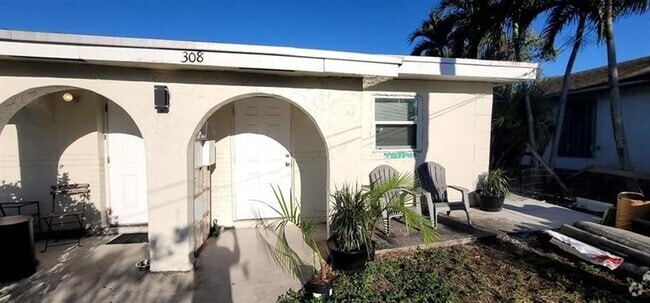Building Photo - 308 NW 2nd Ave Rental