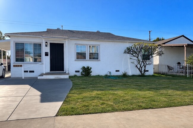 Building Photo - 13219 Crossdale Ave Unit Back House - #13221