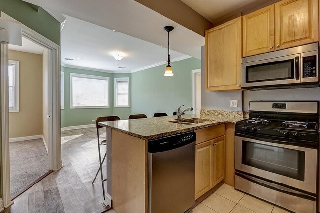 Open Kitchen Layout - 4966 N Spaulding Ave Condo Unit #G