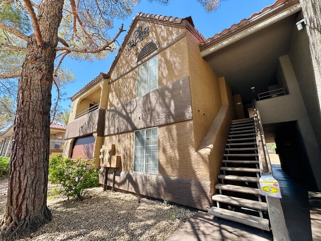 Building Photo - Beautiful 2 bed 2 bath condo in guard gated Residence at Canyon Gate community! Home features bea...