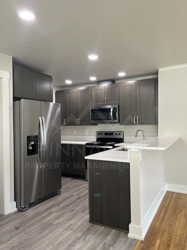 Photo - 1-5 1/2 Chicago Ave Unit 5 1/2 CHICAGO AVE