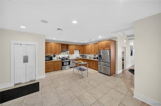 Photo - 443 S Warren St
