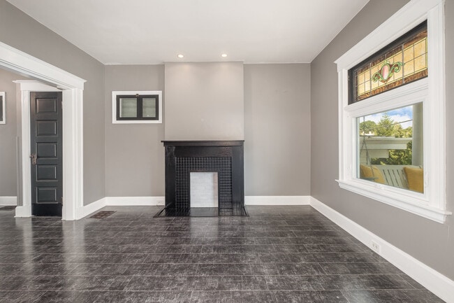 Photo - 2006 Breen St