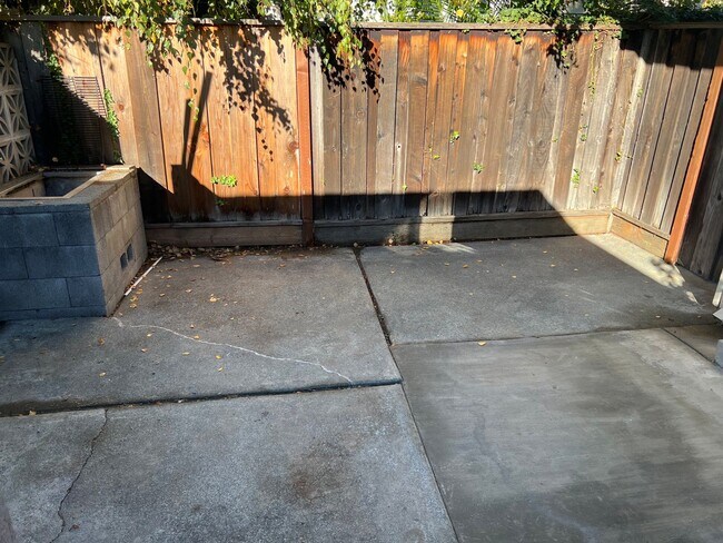 Photo - 1265-1267 W. Washington Avenue Unit 1267