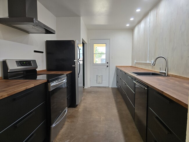Photo - 1537 W 1st Pl