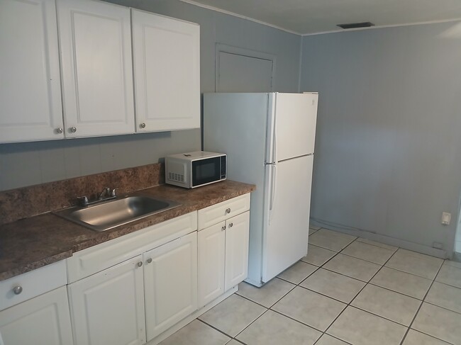 Photo - 2900 Sunshine Blvd