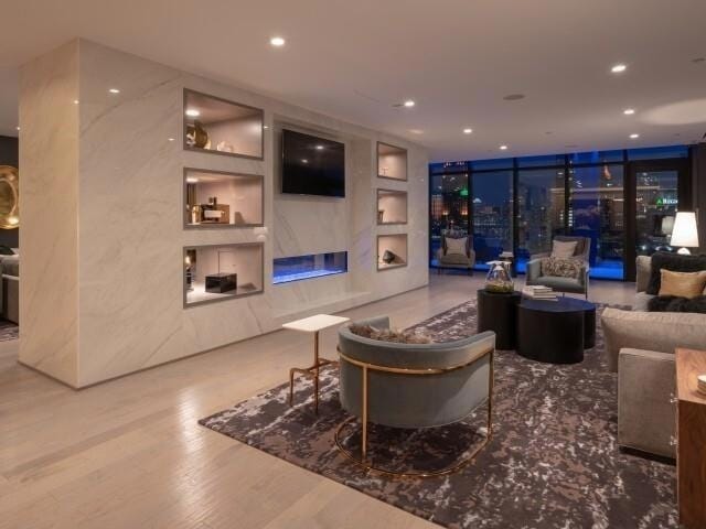 Photo - 1400 W Peachtree St NW