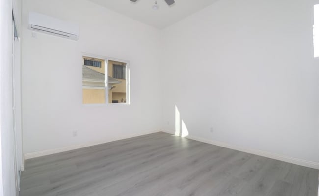 Photo - 2931 Manitou Ave Unidad 2931 1/2 Manitou