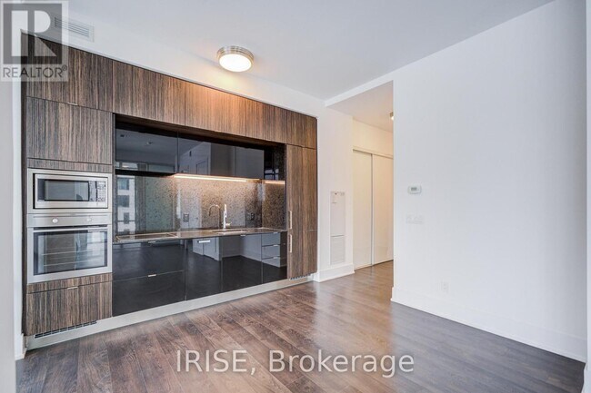 Photo - 15 Merchants' Wharf Unit 601