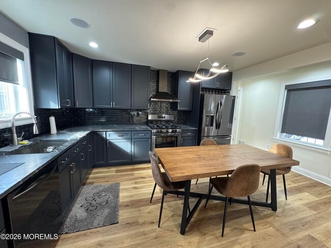 307 7th Ave