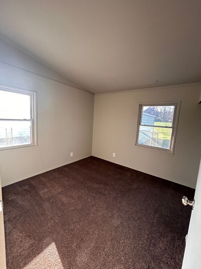 Photo - 106 Dunbar Ln