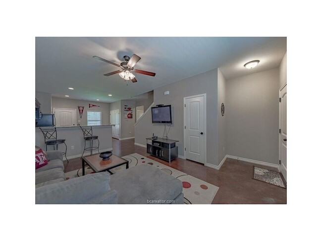 Photo - 131 Watson St